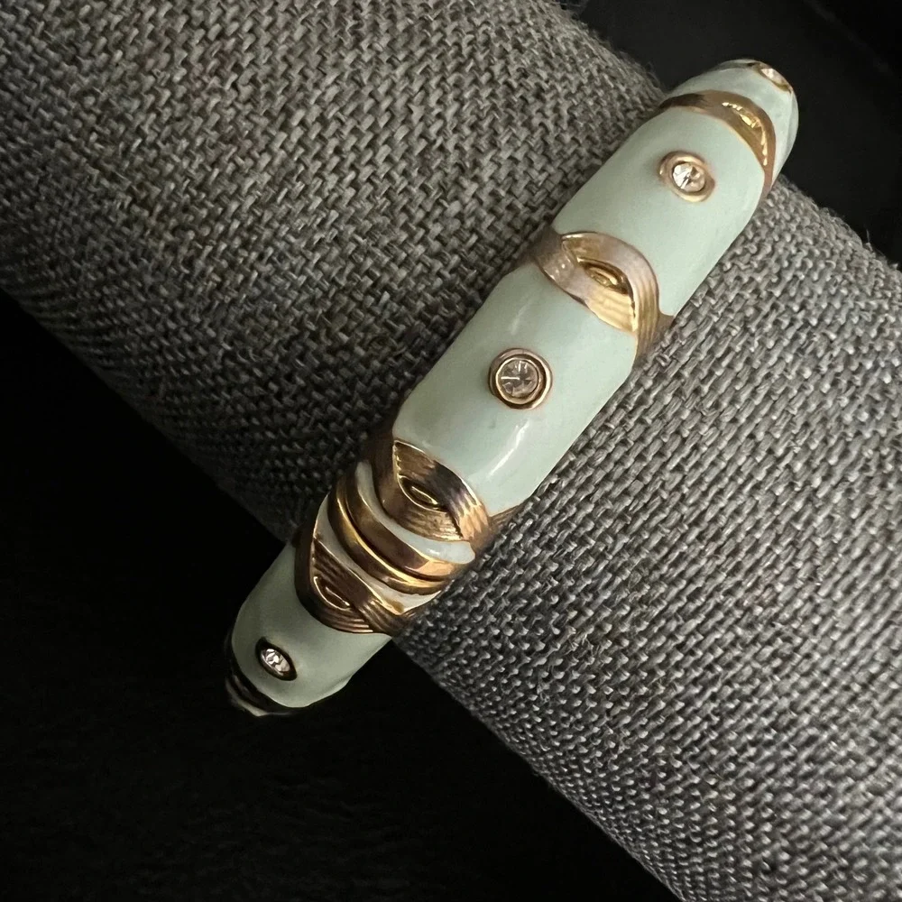 Vintage Mint Green Enamel Gold Tone Hinged Bangle Bracelet 7.25